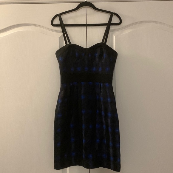 EUC silk blend Diane Von Furstenberg dress - Picture 2 of 12